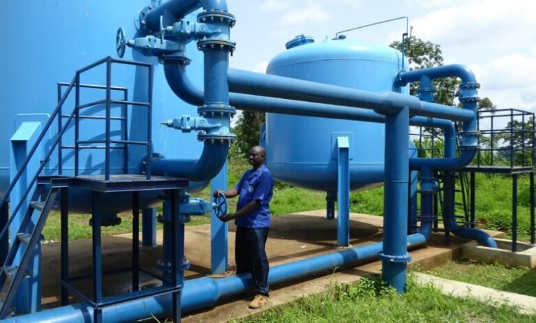 43-des-menages-en-zones-rurales-nu2019ont-pas-encore-acces-a-lu2019eau-potable.-780x470