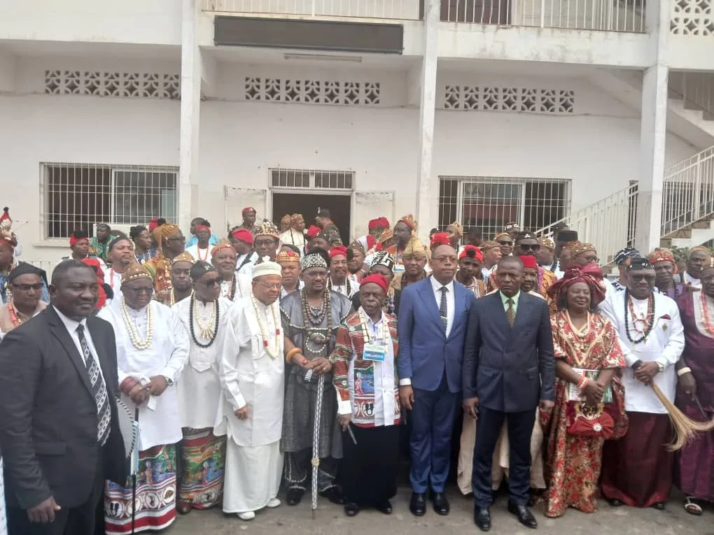 Des chefs traditionnels du Sud-ouest demandent à Paul Biya de lancer sa campagne électorale dans leur région