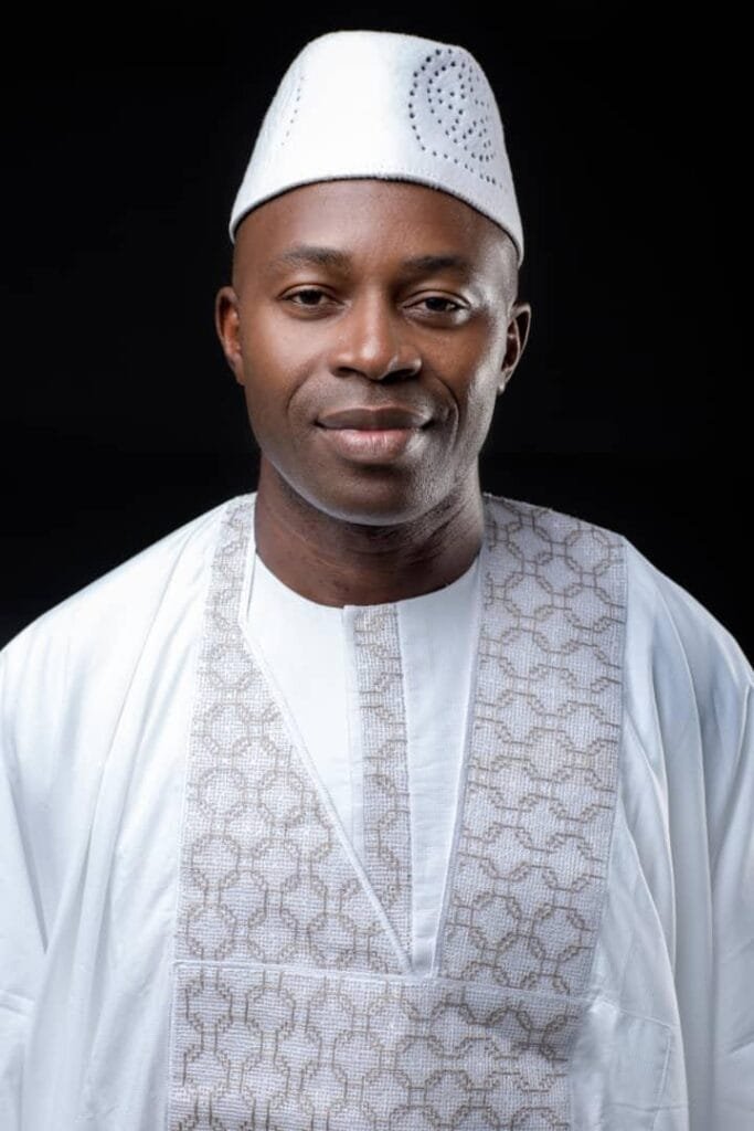 1001795205-683x1024 Cet homme Politique est-il proche de la Russie ?