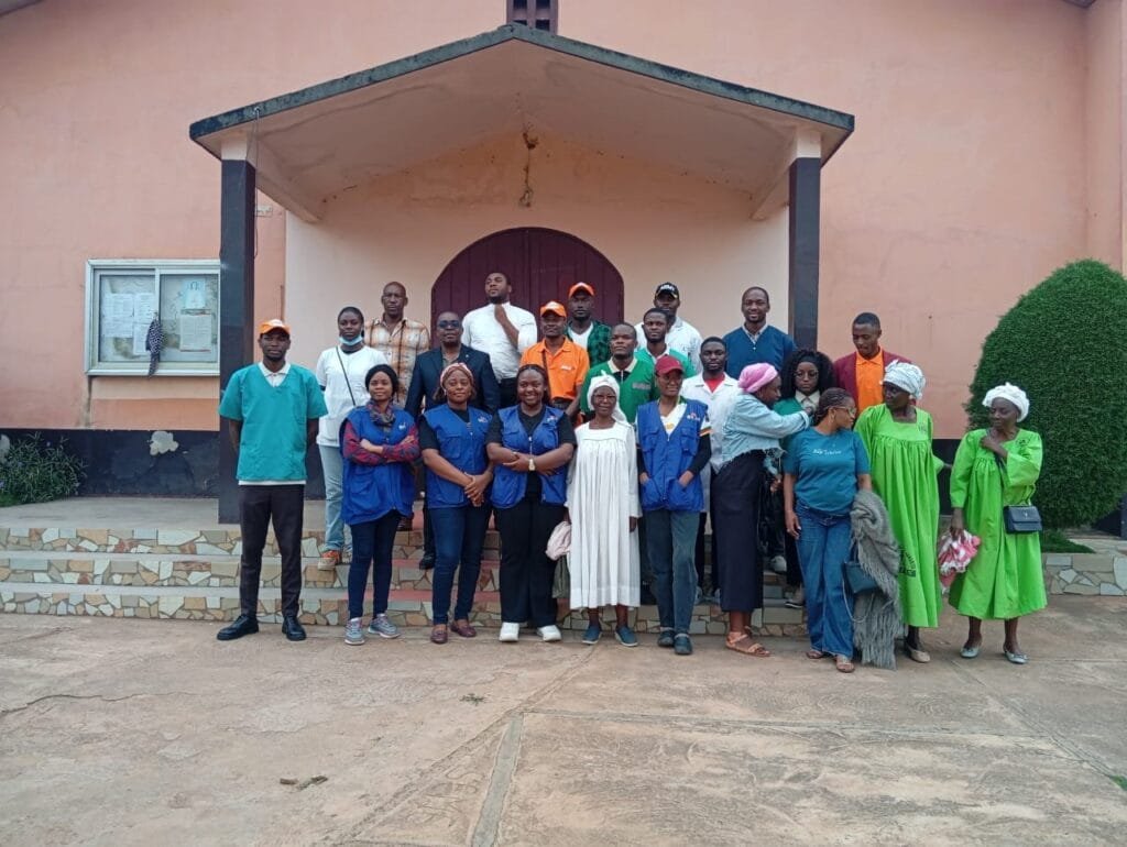 Mbyo-Hold-1024x770 Santé gratuite pour les aînés : La leçon d’humanité des jeunes de l’Association Hold à Mbalmayo