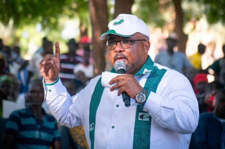 Joshua Osih prend part au Sommet des partis politiques africains à Accra