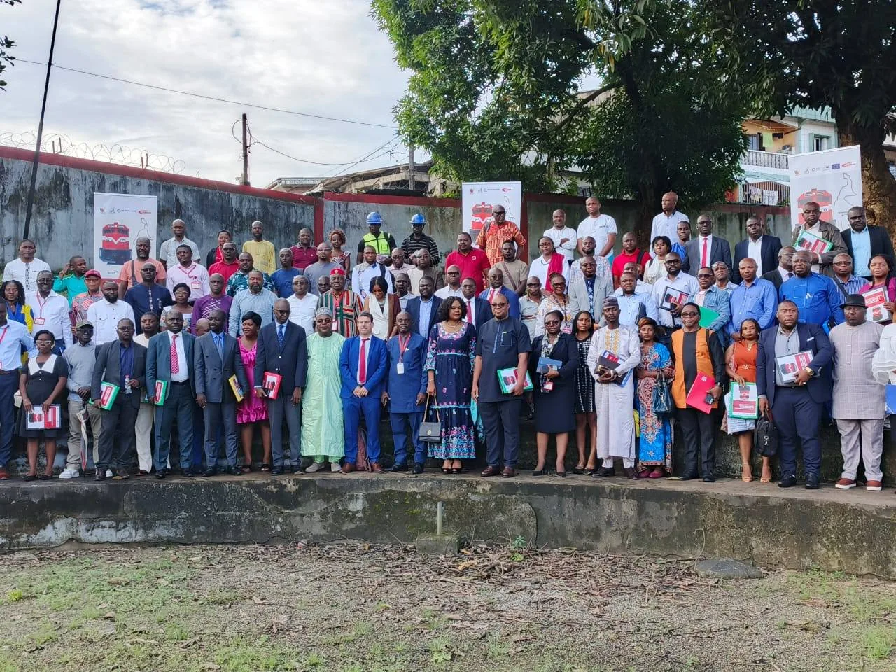 Secteur Ferroviaire : Séance d’information et d’engagement sur les marchés publics pour les projets PCDN et PRBN organisée à Douala