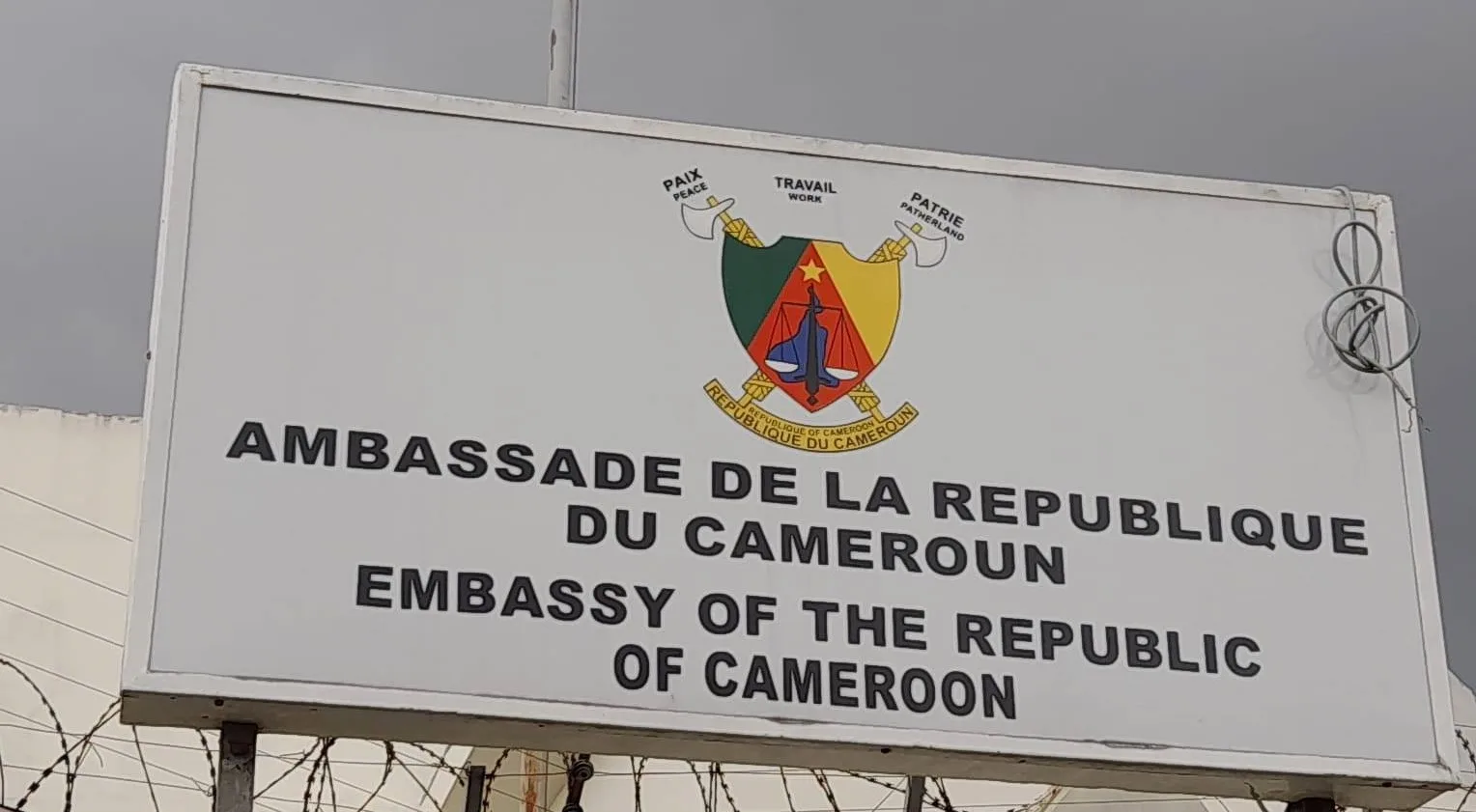 Présidentielle 2025 : De vives tensions à l’ambassade du Cameroun en Côte d’Ivoire