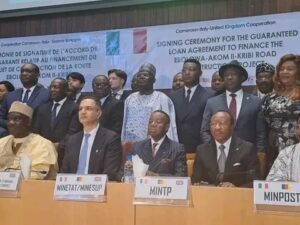 Route Ebolowa-Akom II-Kribi : Le Cameroun signe un accord de prêt avec Standard Chartered Bank