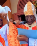 Yaoundé : La colombe de Mgr Mbarga refuse de s&rsquo;envoler, l&rsquo;image fait le tour des réseaux
