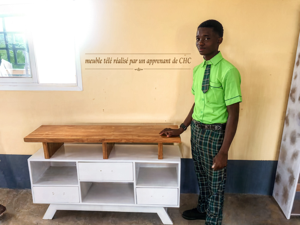 Meuble-t_l_-apprenant-CHC-1-1024x768 Cleau Hope Center célèbre une nouvelle génération de jeunes défavorisés formés gratuitement