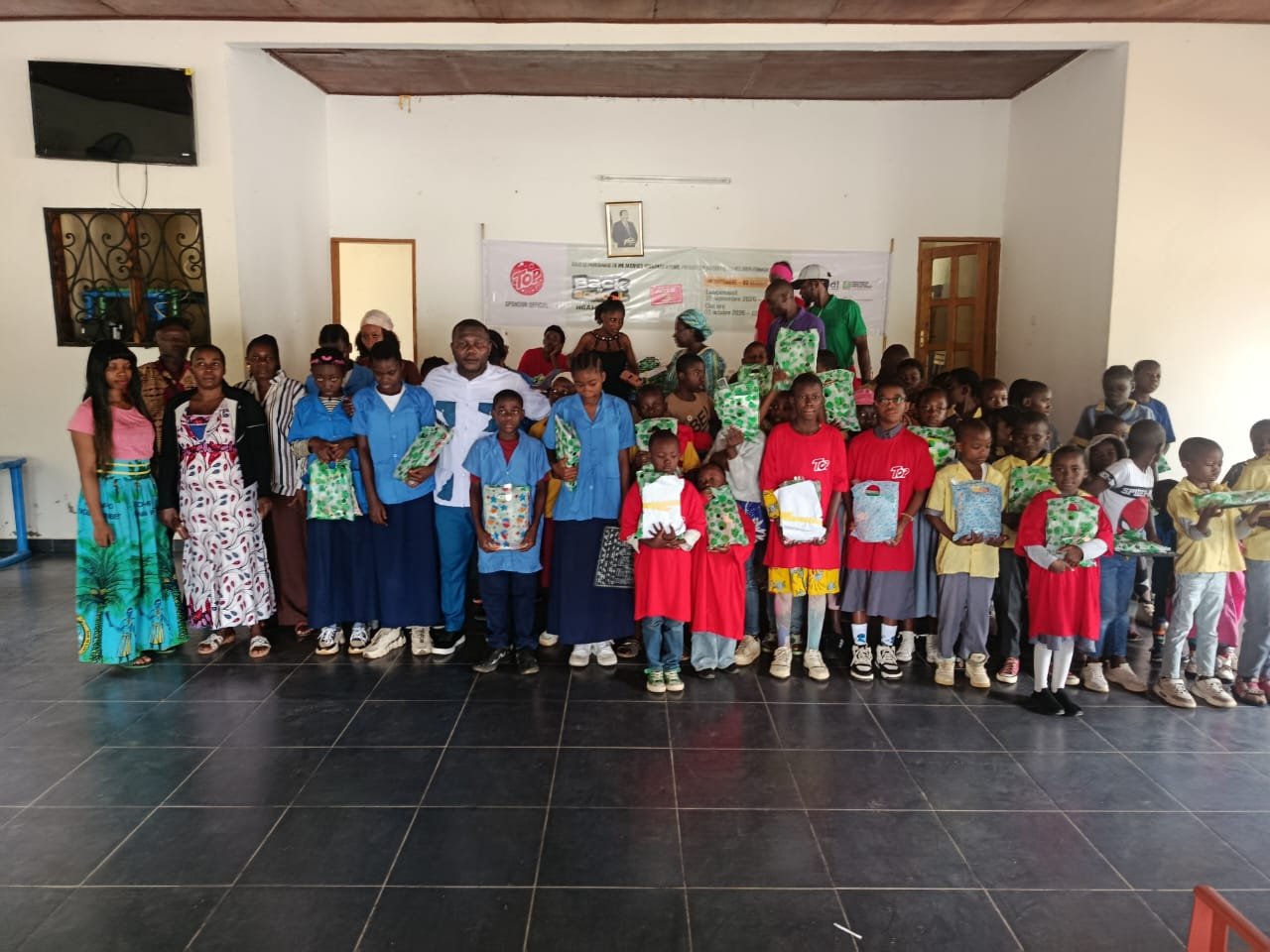 Ngambè : 450 élèves bénéficient de kits scolaires pour la rentrée